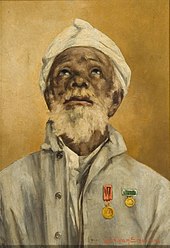 Soldado idoso, vestindo duas medalhas